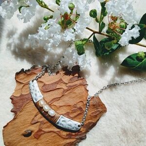 Vintage, handmade hammered silver bar pendant necklace w freshwater pearl accent